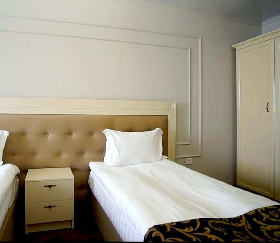 Gold Boutique Hotel Almati Kültér fotó