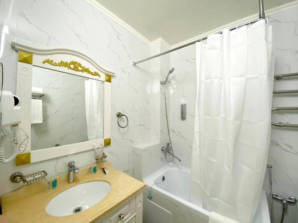 Gold Boutique Hotel Almati Kültér fotó